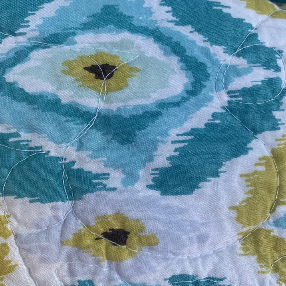 Dena Home Blue Dove Medallion Patterned Quilt